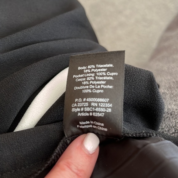 Woman’s Aritzia/Babaton black crepe pull on  pants.  Size 8. - Picture 6 of 6